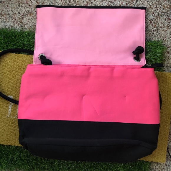 Victoria’s Secret Insulated Tote - Picture 6 of 8